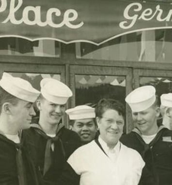 Visite théâtrale burlesque sur les pas des marins de la 6e Flotte