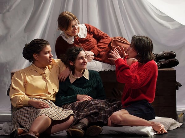 L’Incandescente et le Gang des cracheuses de sang