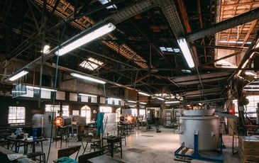 Venez découvrir les coulisses de l'atelier de La Verrerie de Biot
