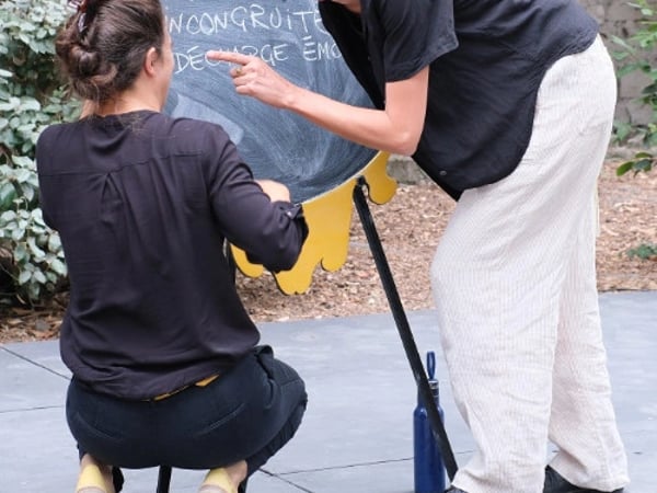 Les Leçons impertinentes de Zou, Mieux vaut en rire