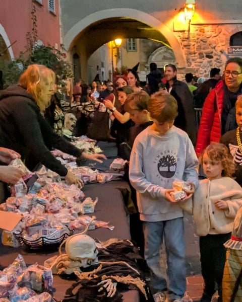 Le cirque des frayeurs arrive en ville pour Halloween