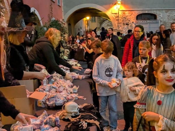 Le cirque des frayeurs arrive en ville pour Halloween